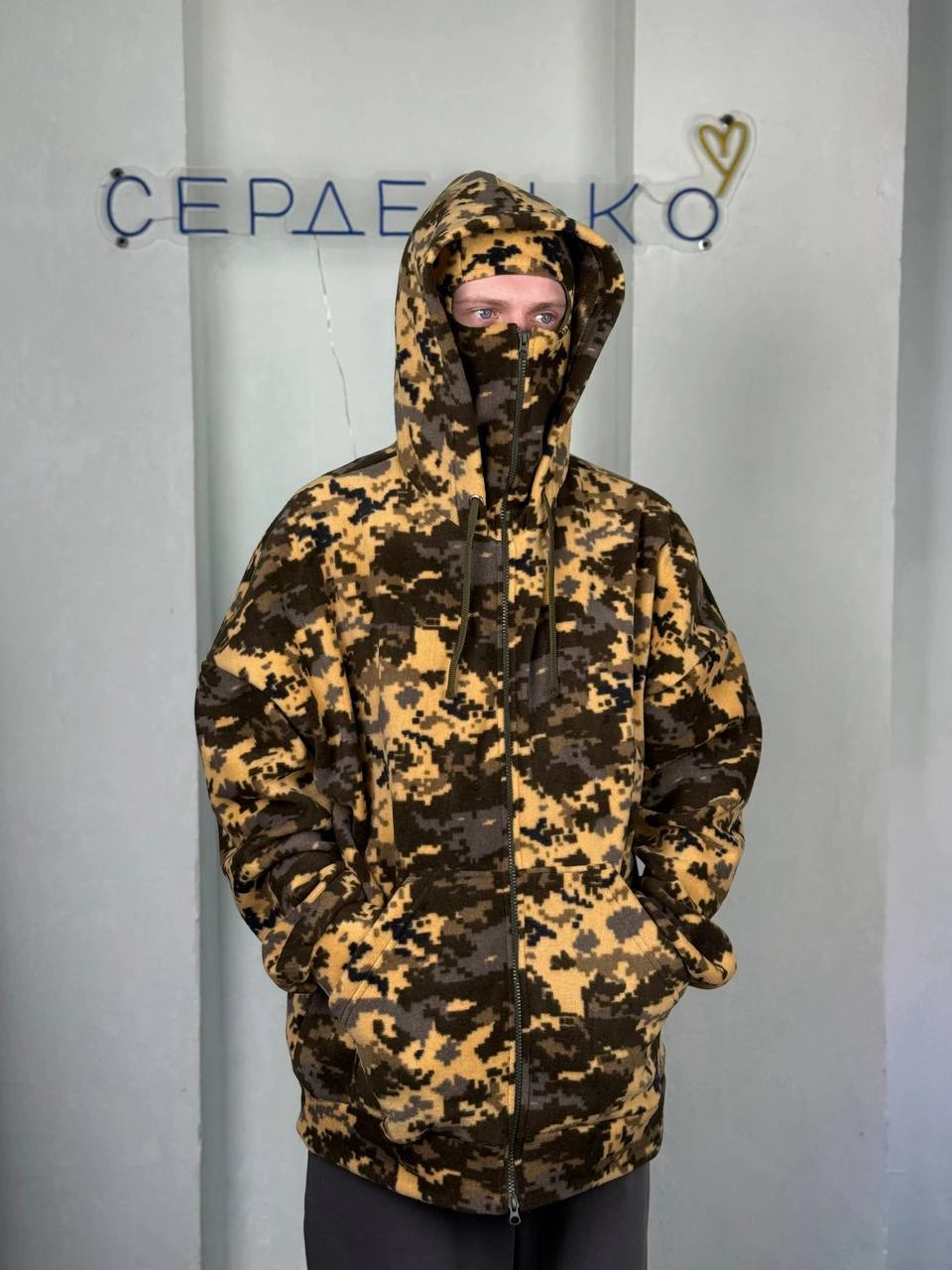 Кофта флісова з інтегрованою балаклавою та принтом